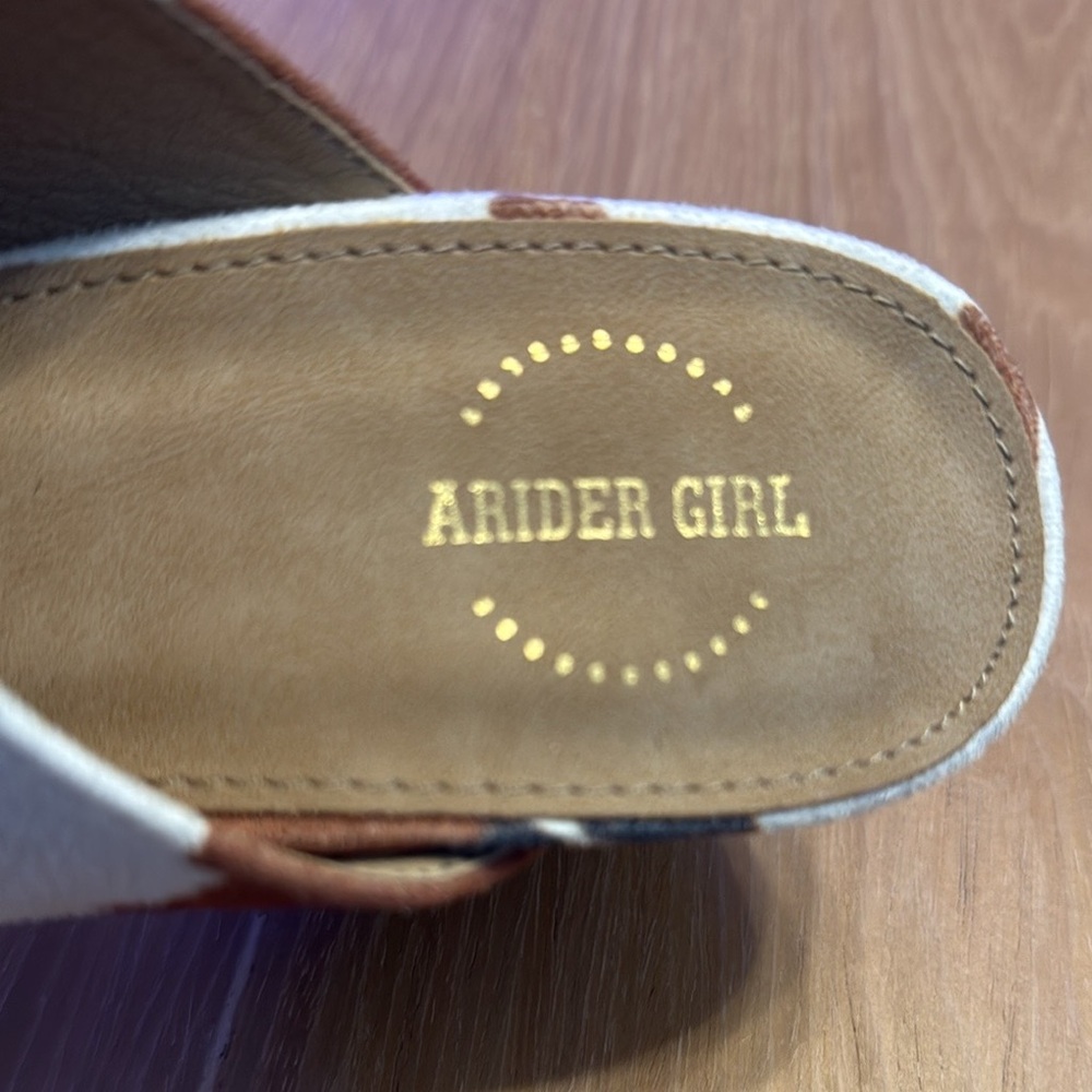 ARIDER GIRL Cow Print Mules Size 8 - Picture 3 of 11